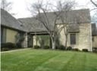 26 Coventry Ct, Prairie Village, KS 66208