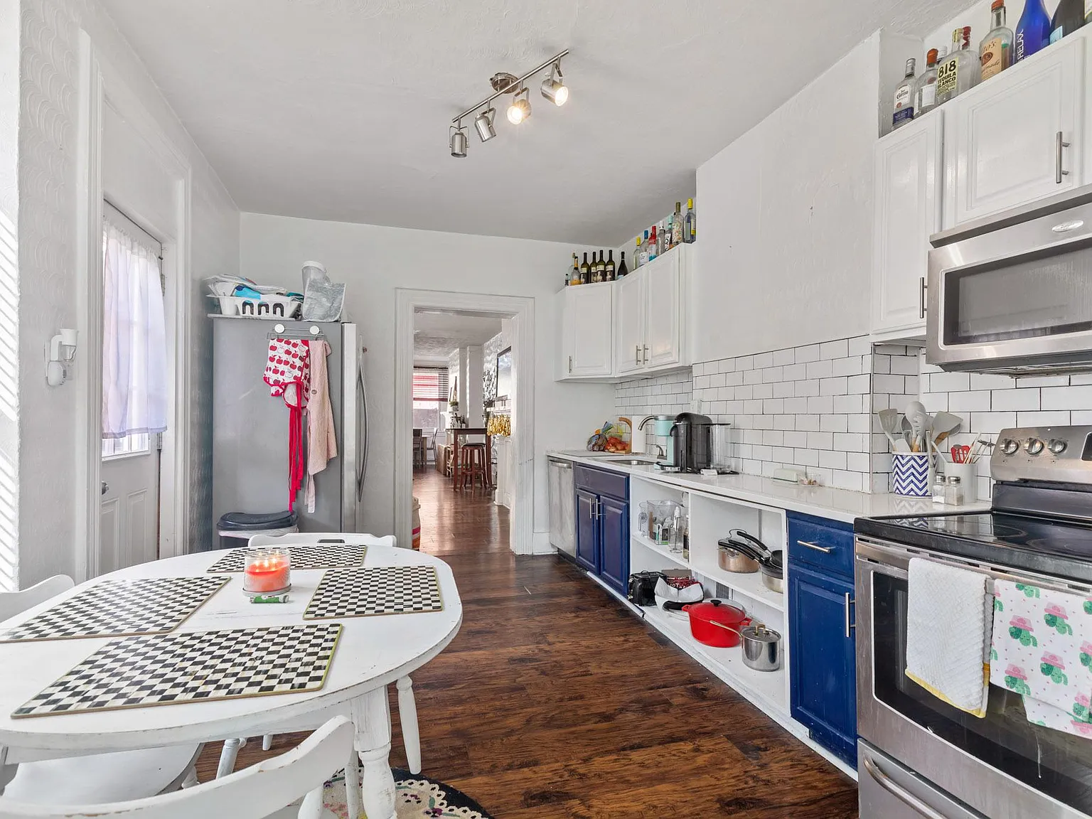 4 bed, 1908 sqft, $2,250 — Photo 2