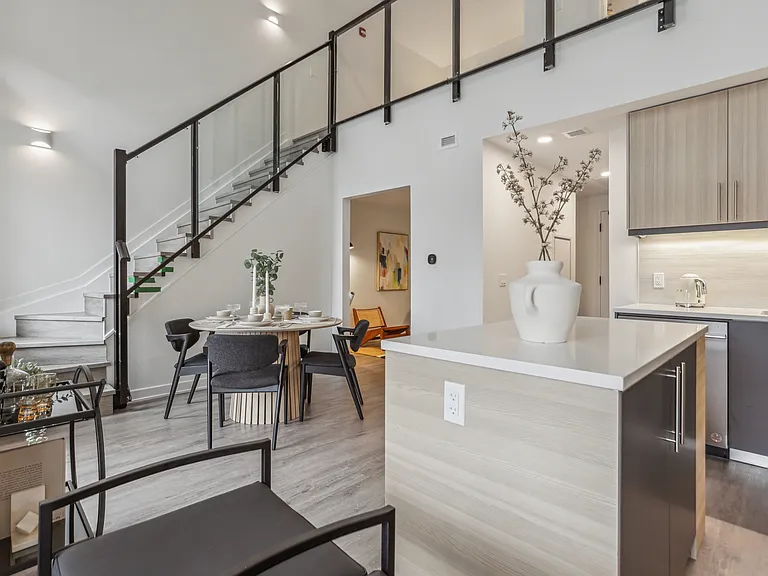 400 Kirkwood Ave — Photo 45