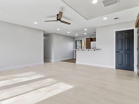 4th image of 305 S Grace Ave