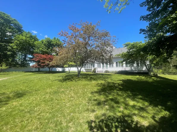 https://photos.zillowstatic.com/fp/81cf14aef76db1168bfe37c2239f8183-p_e.webp