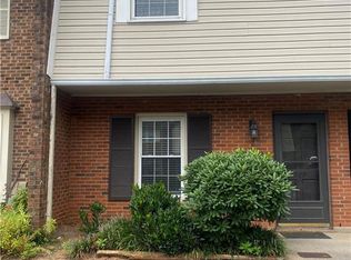 329 Vineyard Park Ct, Winston Salem, NC 27104