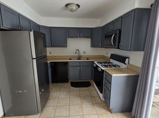 460 Echo Ln APT D, Aurora, IL 60504