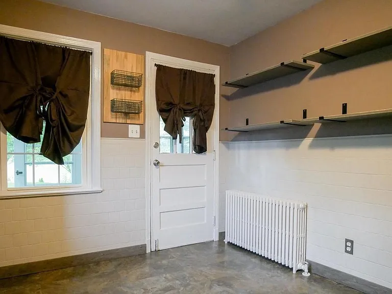 26015 Woodfield Rd — Photo 11