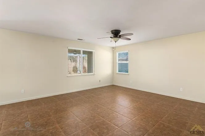 9400 Poseidon St — Photo 5