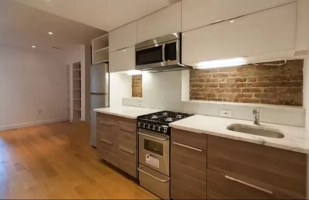 Rented by Evergreen Realty & Investments | media 8