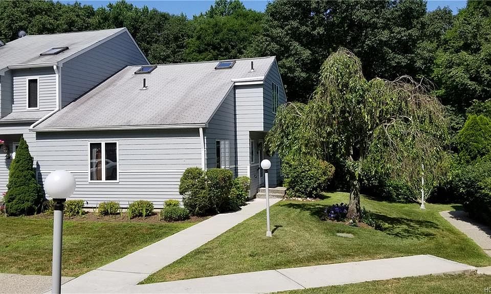 1st image of 29 Maple Hill Dr