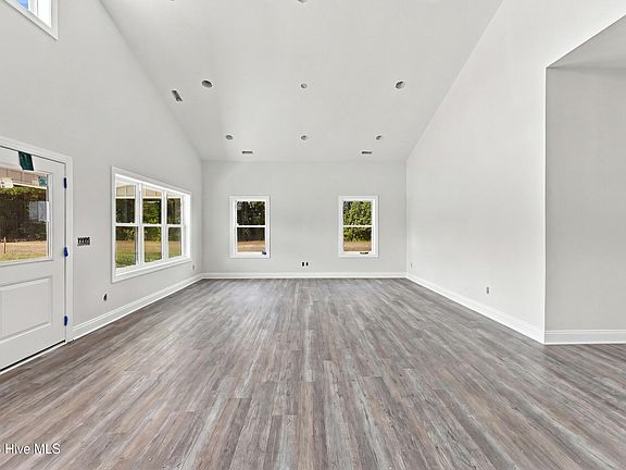4th image of 311 Center Hill Road