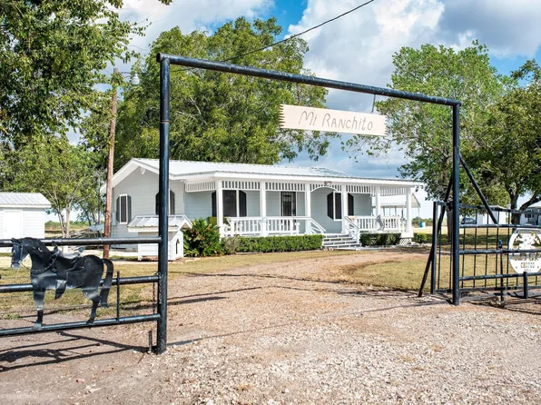 190 Hood Rd, Inez, TX 77968