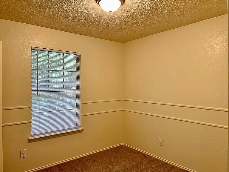 5202 Sherburne Dr — Photo 17