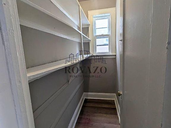 5th image of 417-419 Leslie St #1L