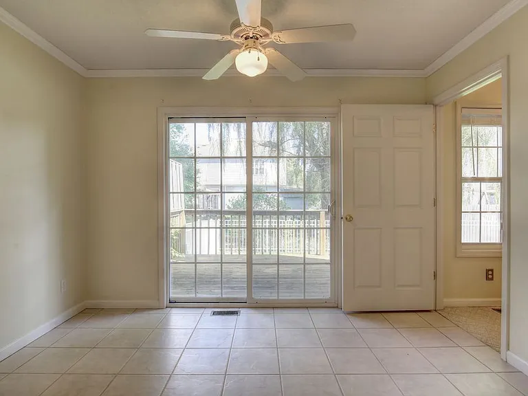 708 Phlox Dr — Photo 8