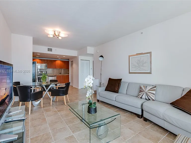 2021 SW 3rd Ave #707 — Photo 7