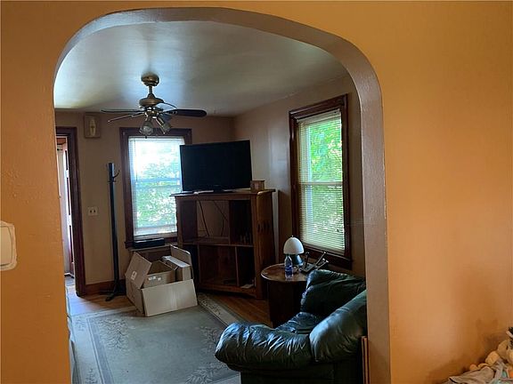4th image of 30 Manuel Ave