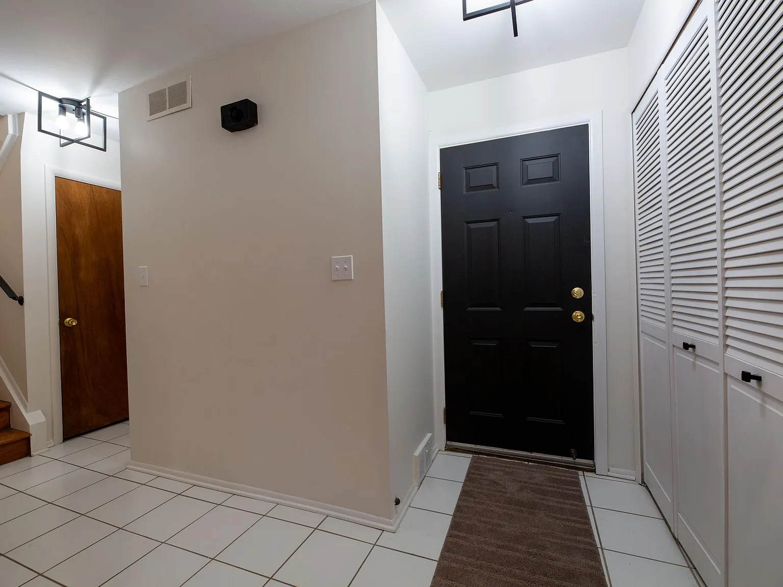 4 bed, 2.5 bath, 2333 sqft, $2,500 — Photo 4