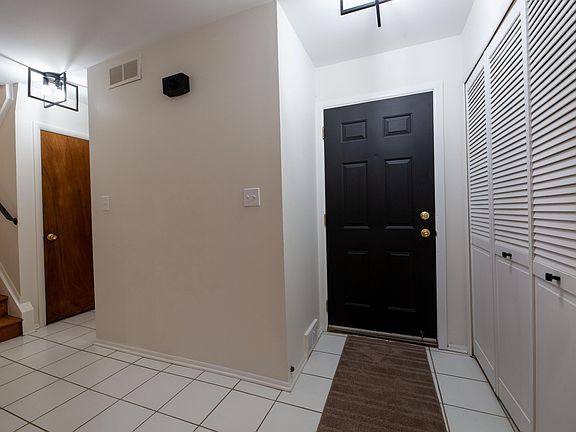4th image of 2146 Bryanston Crescent St