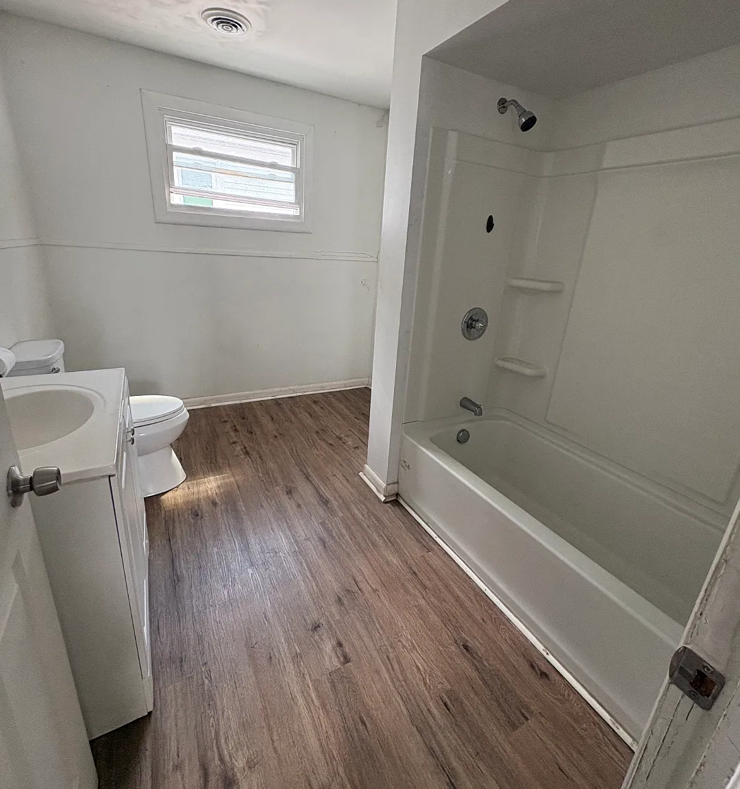 2 bed, 875 sqft, $1,100 — Photo 3
