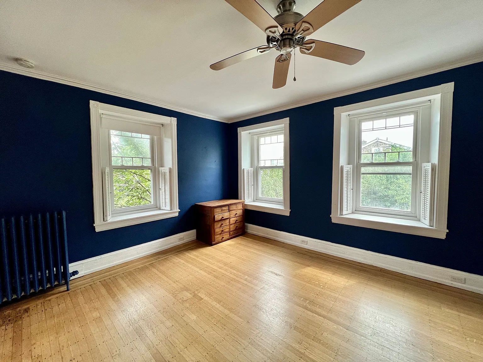 5 bed, 2.5 bath, 2370 sqft, $3,200 — Photo 4