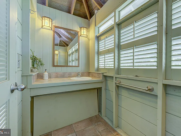 42 Ellsworth Dr — Photo 50
