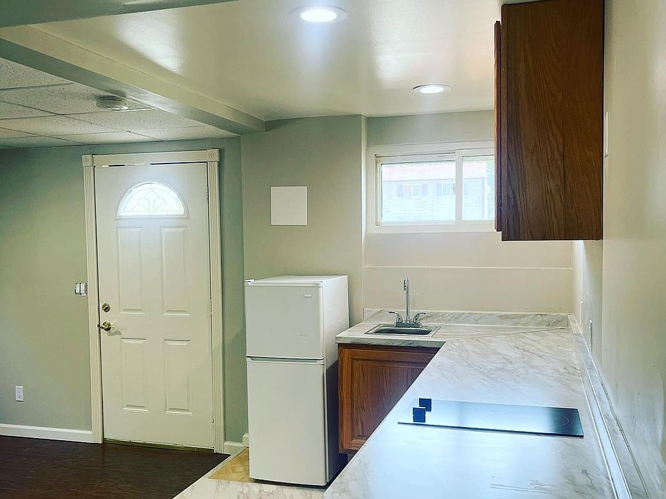 1st image of 19 Montclair Dr
