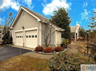 39 Edinburgh Dr, Monroe Township, NJ 08831