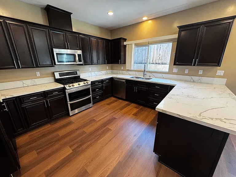 701 Star Ct — Photo 3