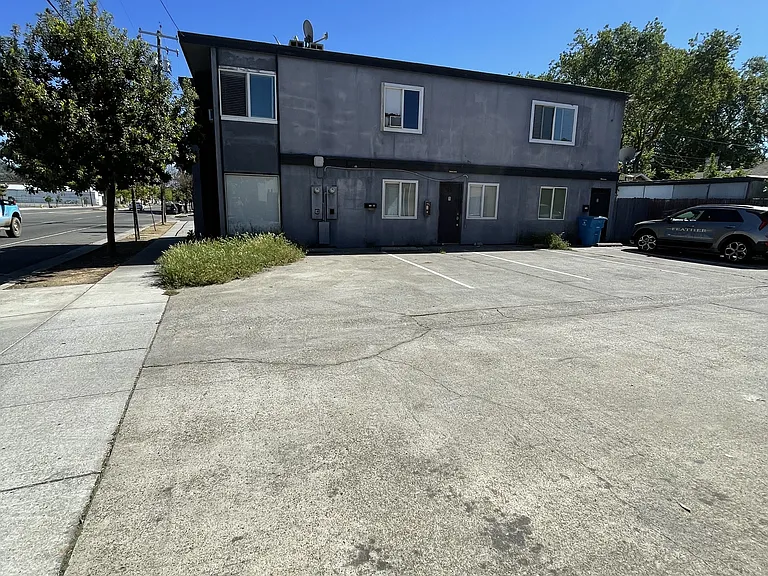 712 Bridge St #1 — Photo 1