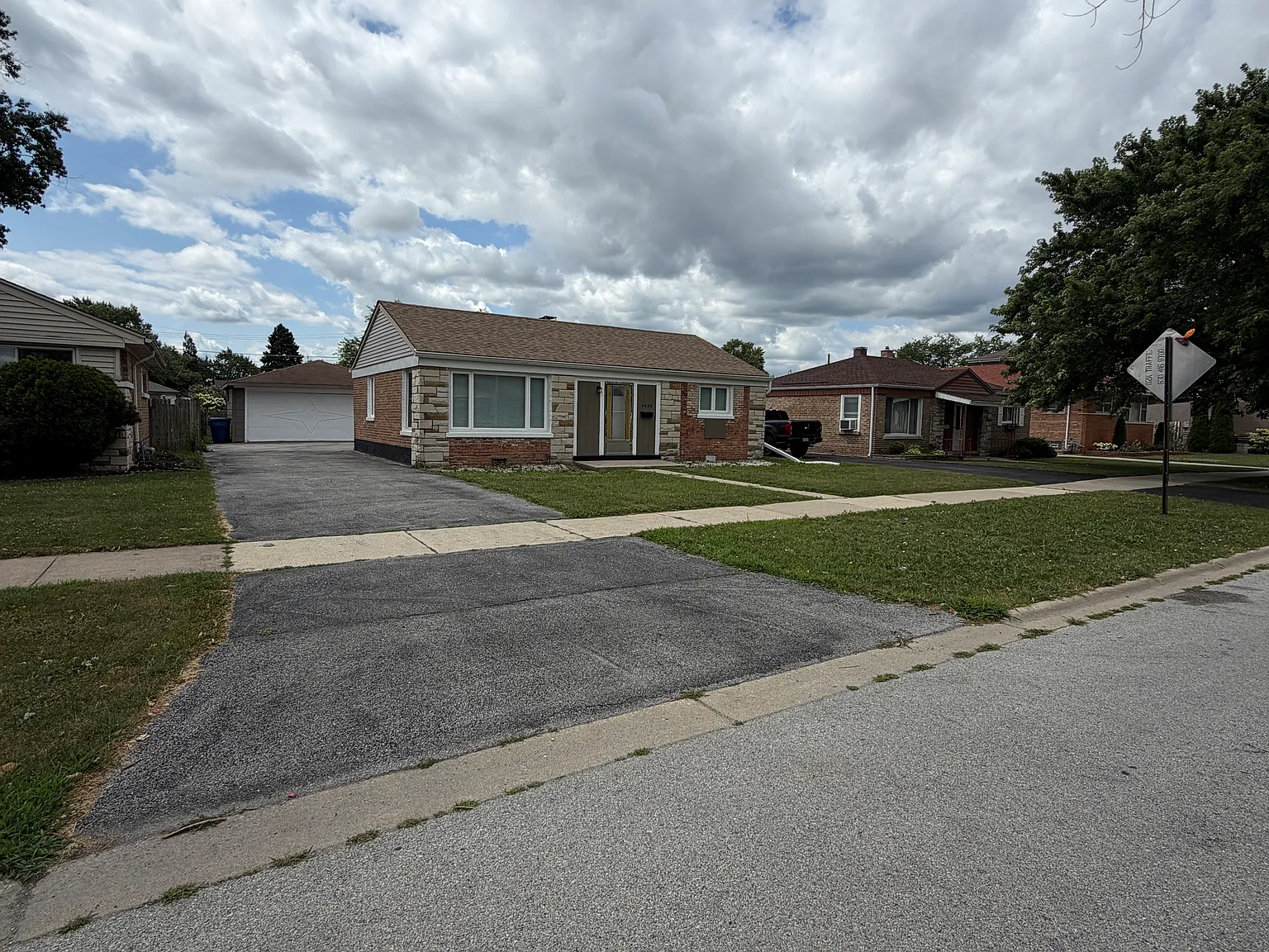 2 bed, 875 sqft, $2,495 — Photo 2