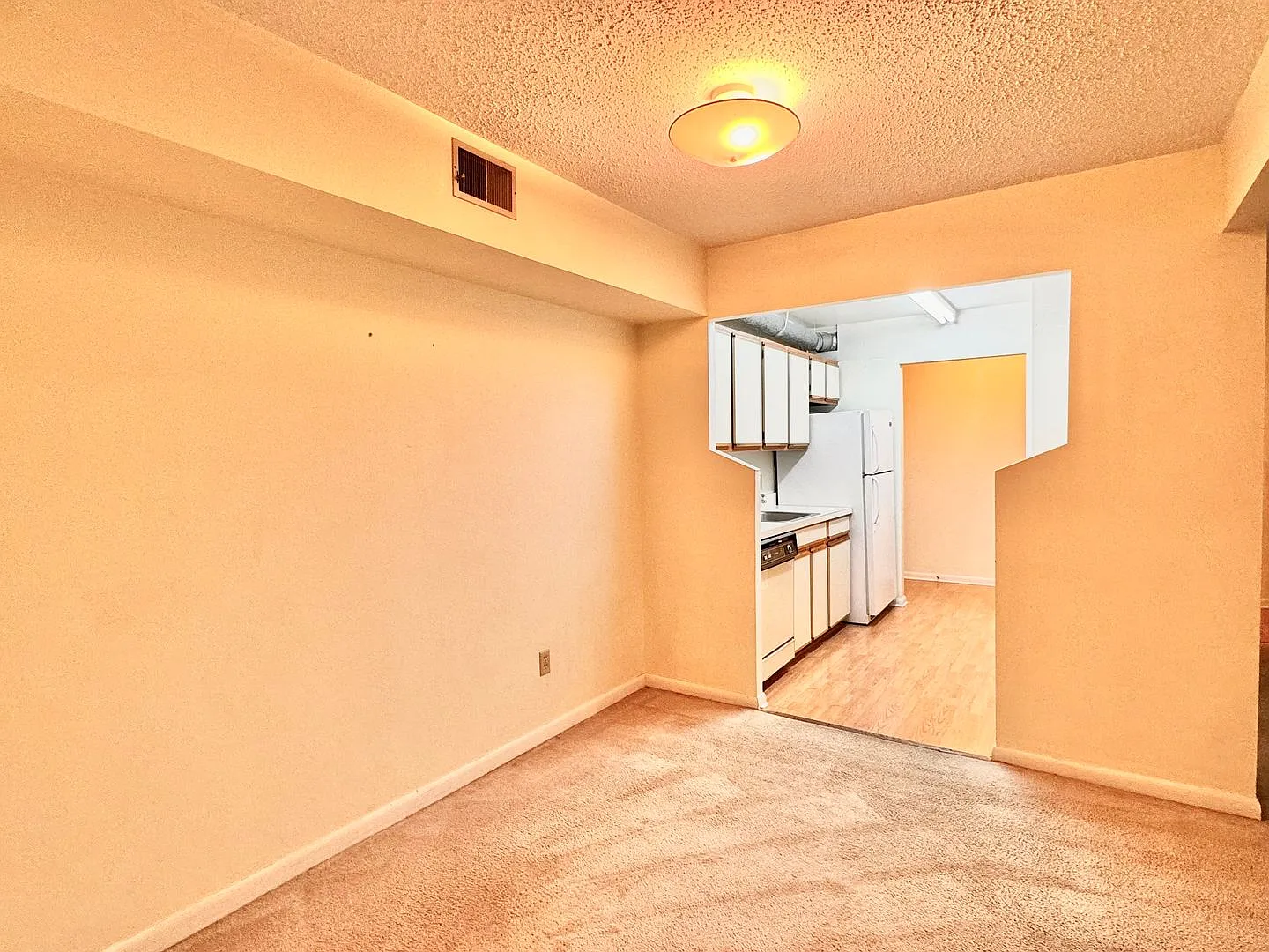 2 Bedroom/2 Bath Condo near shopping with den, community Pool and more! — Photo 4