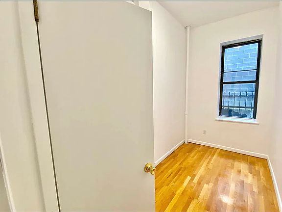 5th image of 202 E 6th St APT 14