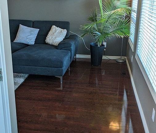 3rd image of 1030 Willowgrove Cres