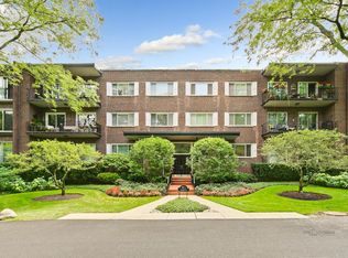 90 Franklin Pl E APT 103, Lake Forest, IL 60045