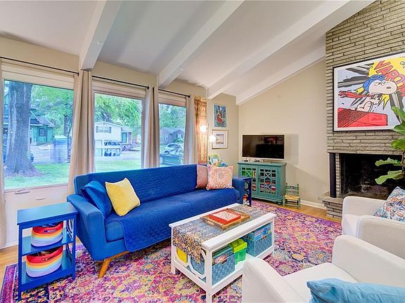5th image of 3522 W 74th St