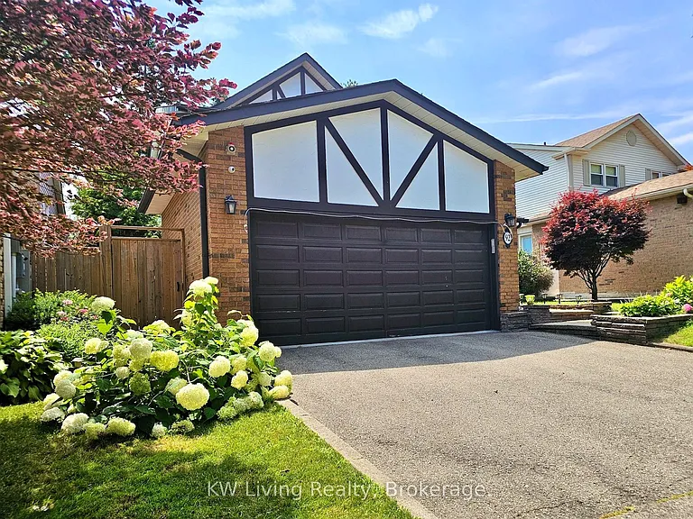 92 Breckonwood Cres — Photo 2