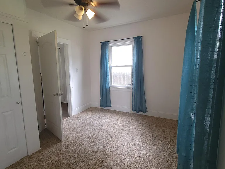 1401 Grant St — Photo 13