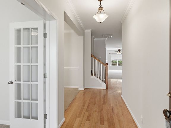 4th image of 605 Sycamore Ridge Cir