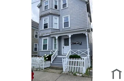 36 Arlington St Photo 1