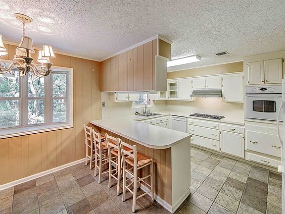 4th image of 204 Brinwood Dr