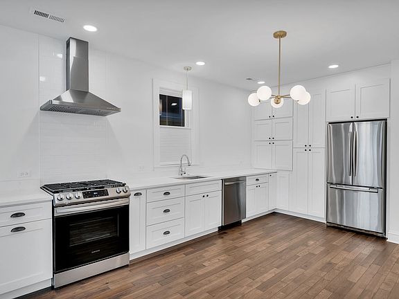 5th image of 2938 N Sawyer Ave #1