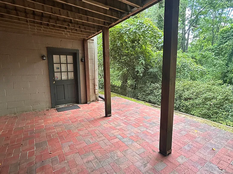 633 Clairmont Cir — Photo 22