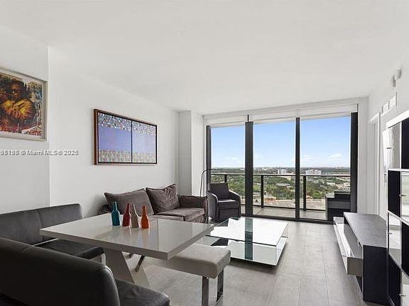 4th image of 121 NE 34th St #1812