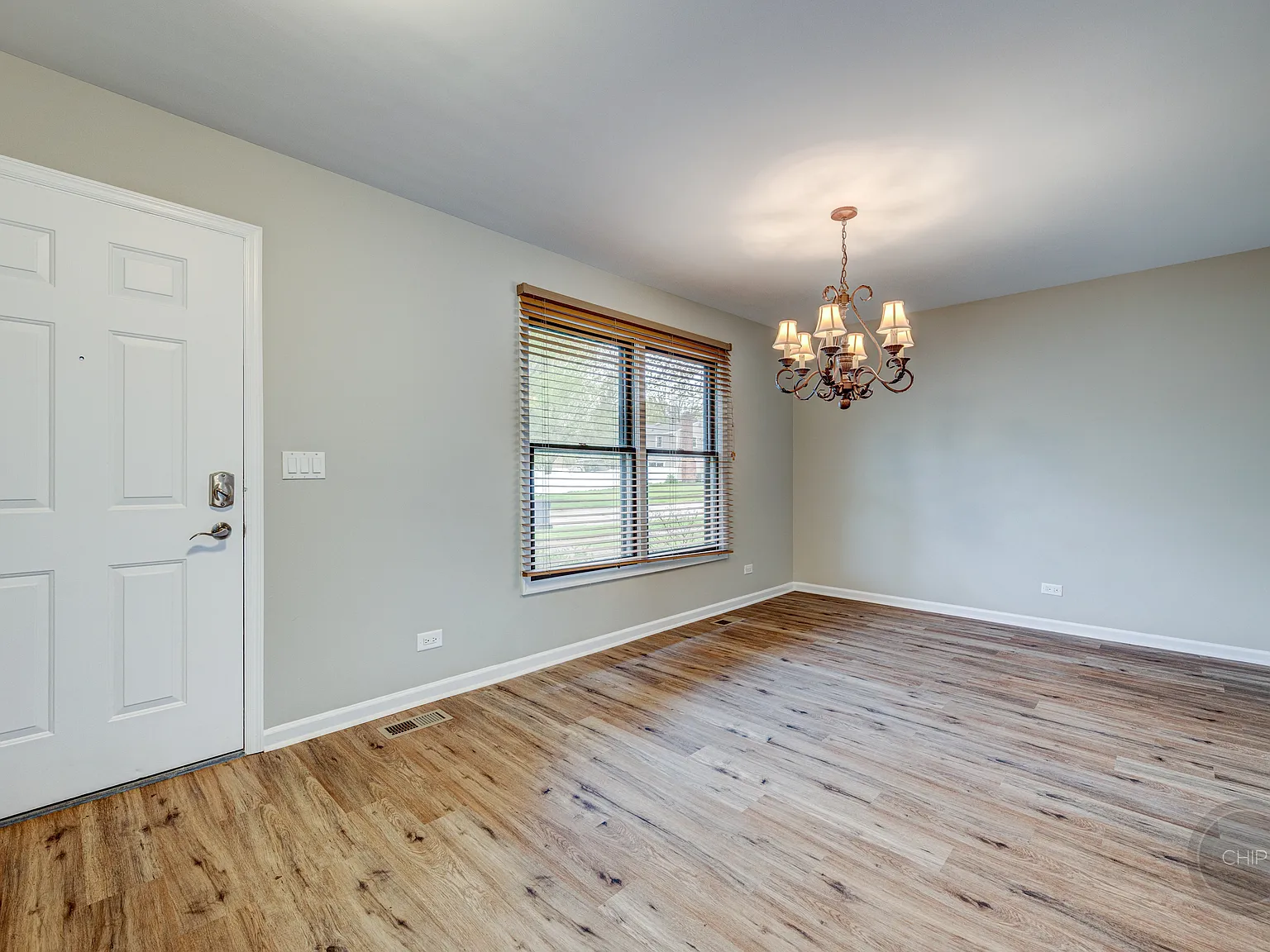 4 bed, 1.5 bath, 1530 sqft, $3,500 — Photo 4