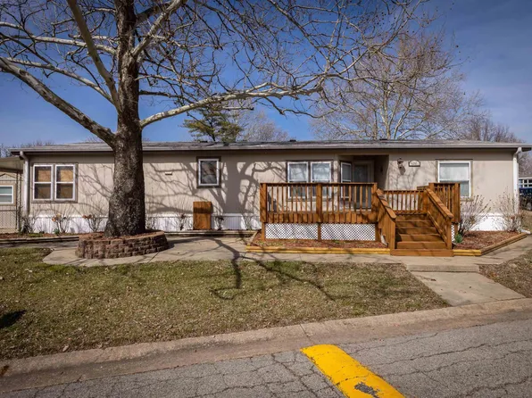 230 SE 47th St, Topeka, KS 66609