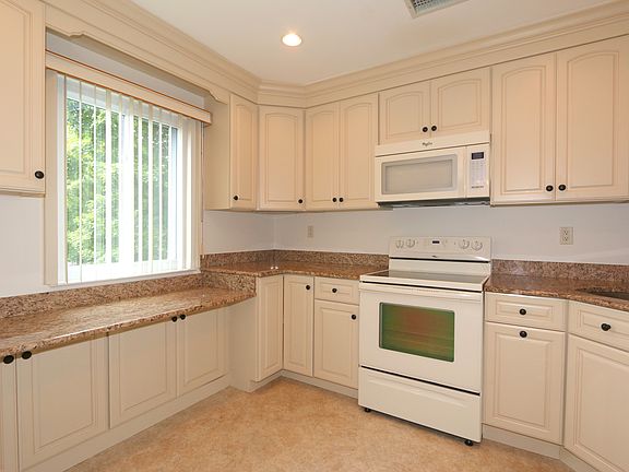 2nd image of 182 Long Hill Dr #B
