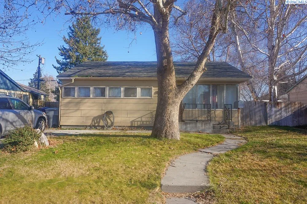 808 Winslow Ave photo 1