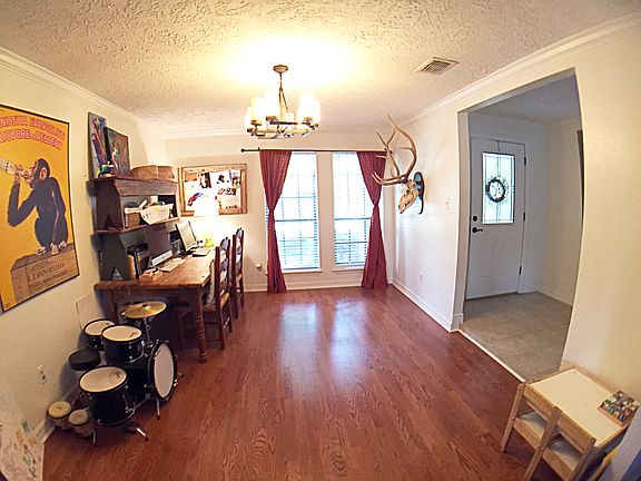 4th image of 904 Lost River Dr
