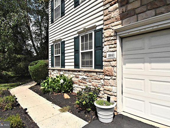 3rd image of 1861 Creekview Ln