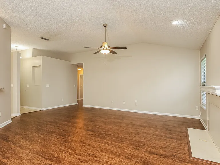 338 Wildberry Ct — Photo 3