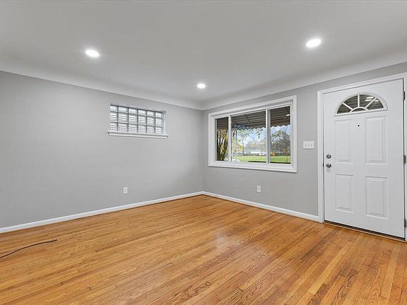 4th image of 22704 Harmon St
