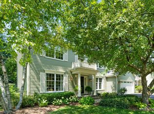 334 Colonial Cir, Geneva, IL 60134